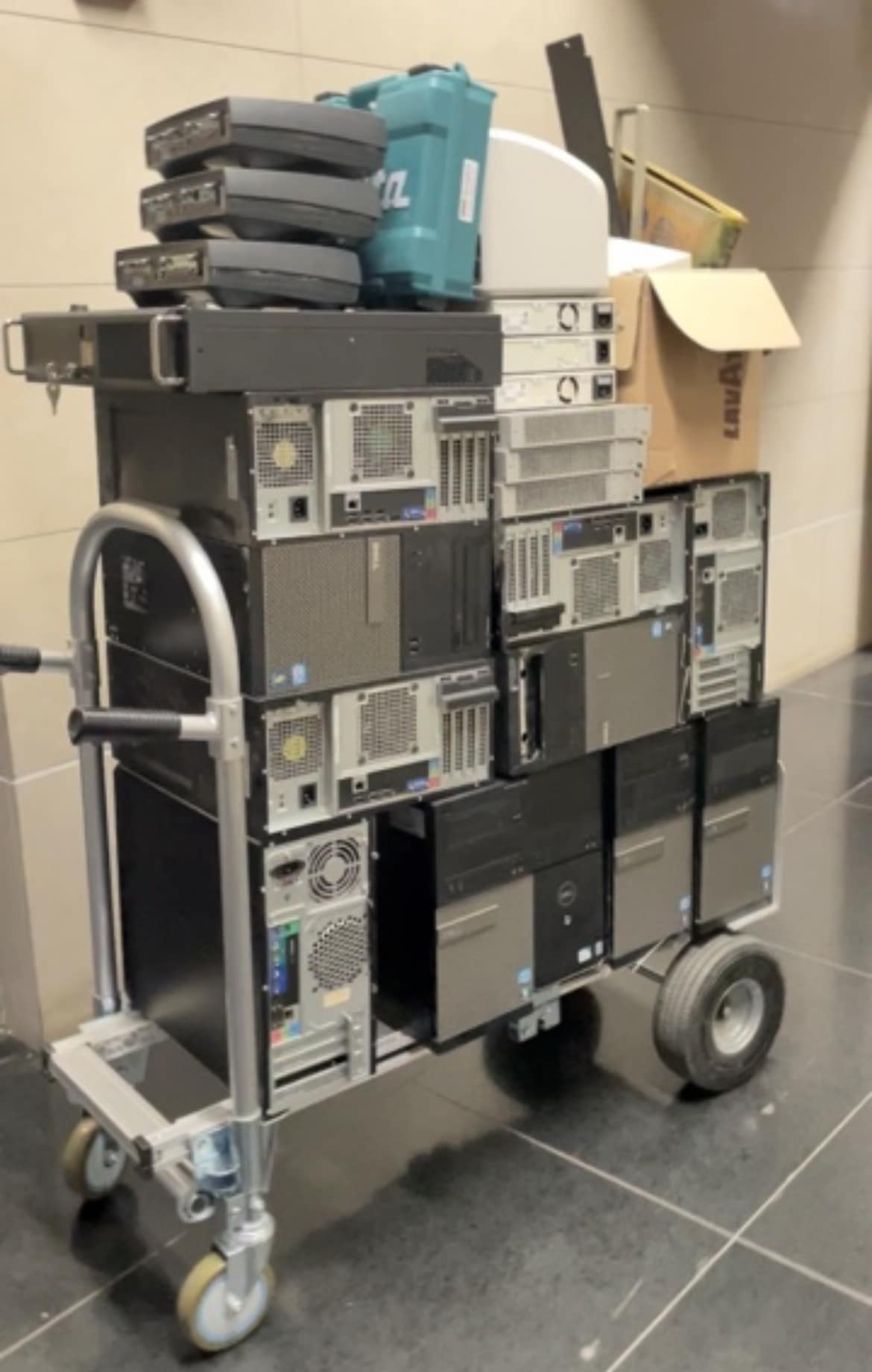 פינוי מחשבים ישנים מחברות